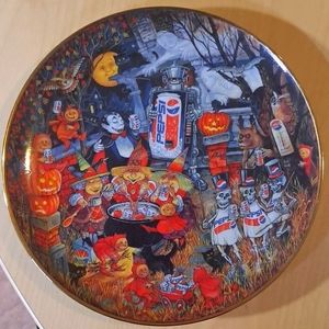 Pepsi Cola Halloween Limited Edition Fine Porcelain plate #2268 spooky